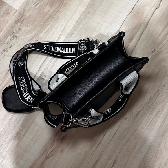 Steve Madden canvas crossbody Bag - Picture 4 of 5